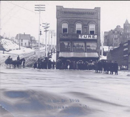 1910 view looking across Grand Avenue as flood waters recede. Mason Building at center. Courtesy WSU Special Collections. 
http://content.libraries.wsu.edu/cdm/singleitem/collection/pullman/id/717/rec/1