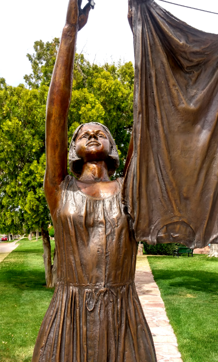 "Rag Town Goddess" bronze sculpture at Frank Crowe Memorial Park. (Source: M. Urashima, April 2018)