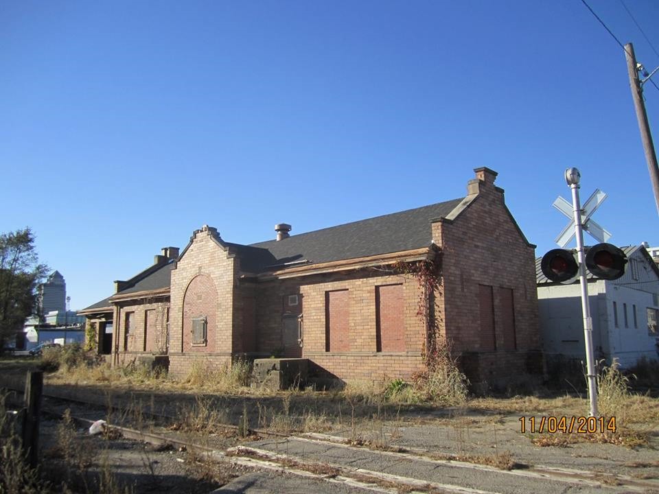 The East Union Depot before the steel and block building was removed on the north side.