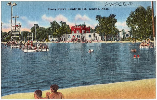 Illustration of the man-made beach
https://commons.wikimedia.org/w/index.php?curid=40973057
