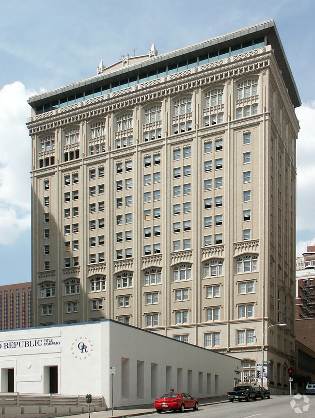 This building served as the clubhouse for the Kansas City Club from 1922-2001 and will soon become a hotel complex. Image obtained from apartments.com.