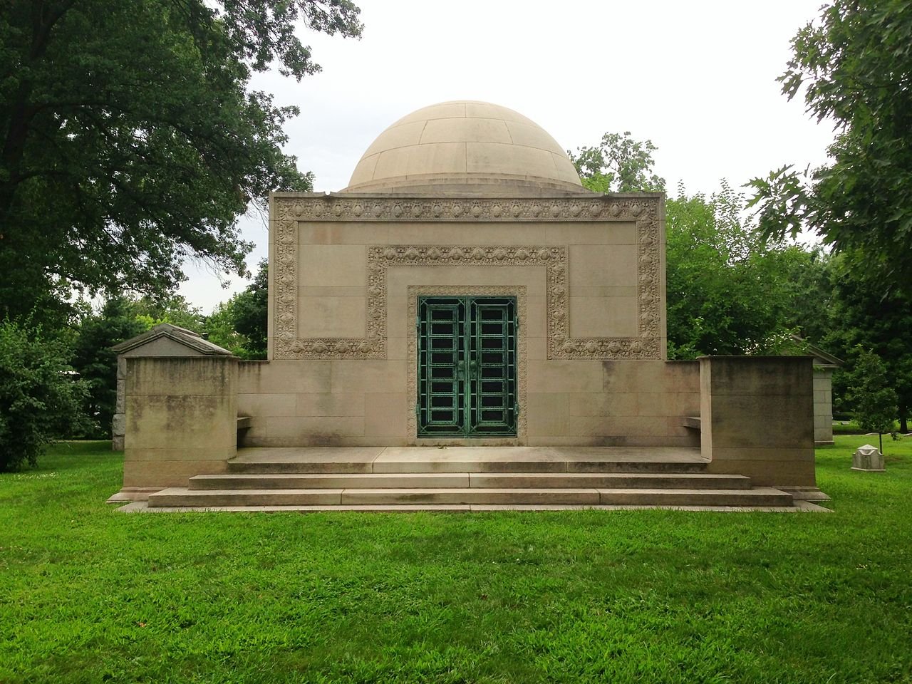 The Wainright Tomb is listed on the National Register of Historic Places for its architecture. It was designed by Louis Sullivan, who also designed the Wainright Building in the downtown area.
