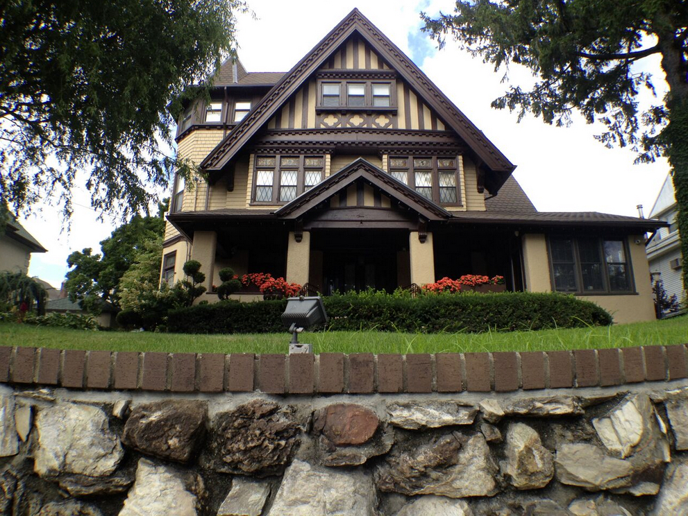 Saitta House