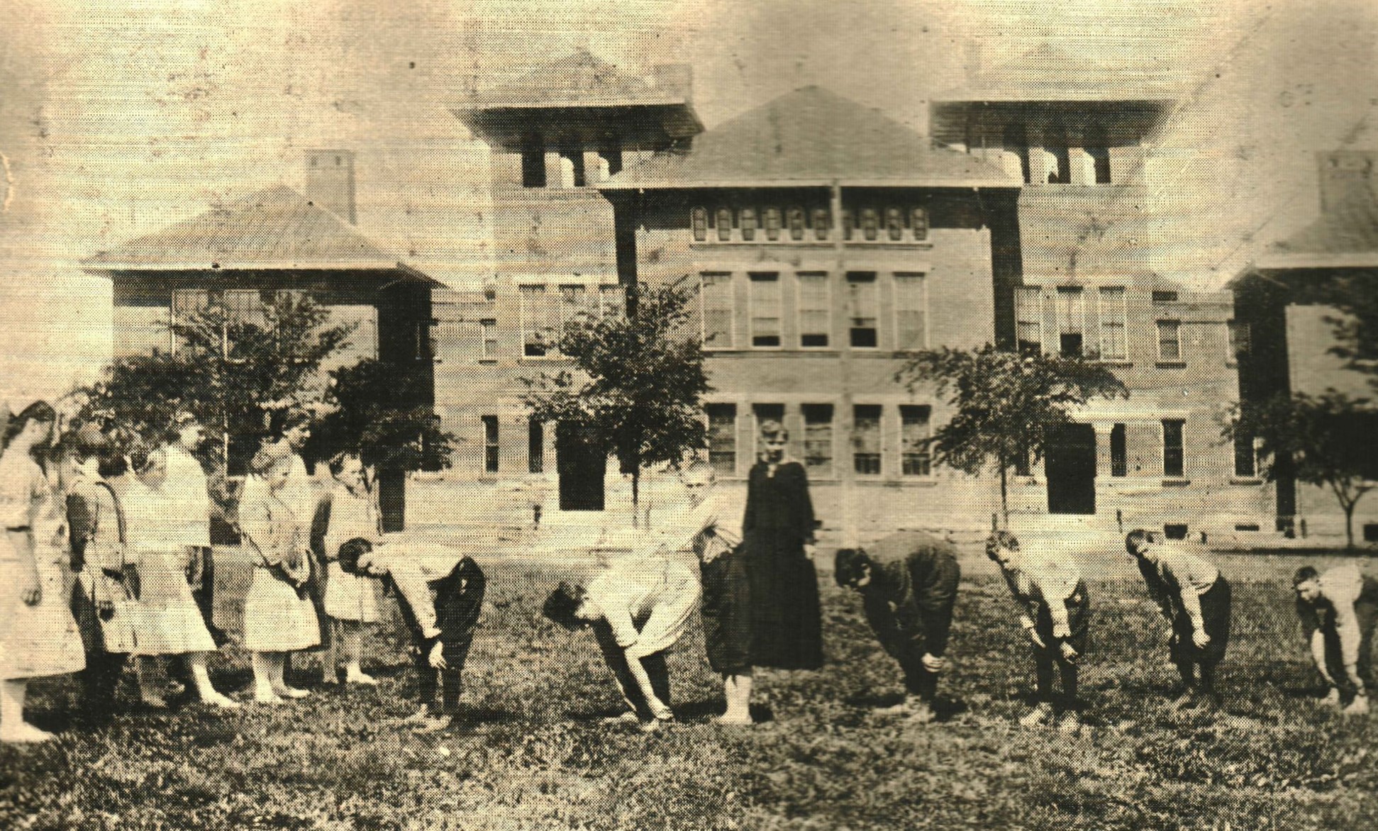 The first building constructed at the school complex between 14th and 15th streets was this brick building, sometime after 1906. It was later destroyed by fire. Image courtesy of the Ceredo Historical Society Museum. 