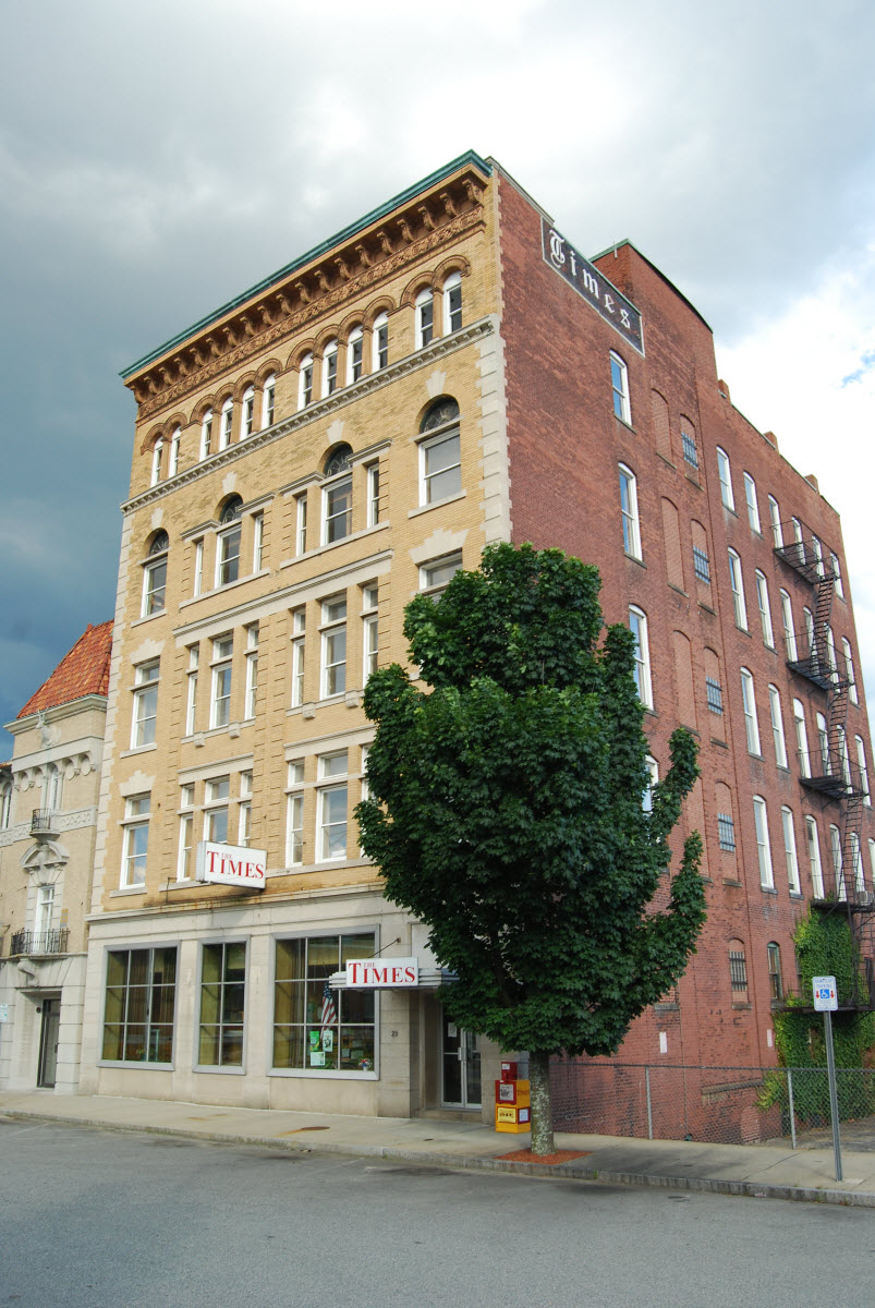 2009 Photo of the Times Building. The Times publishes in a different building but still uses this building for its offices.