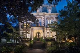 The front view of the inn in the evening. Retrieved from Expedia. https://www.expedia.co.uk/Savannah-Hotels-Hamilton-Turner-Inn.h2891097.Hotel-Information