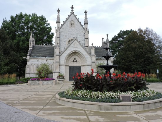 The cemetery's Gothic Chapel was designed by Diedrich Bohlen and built in 1875.