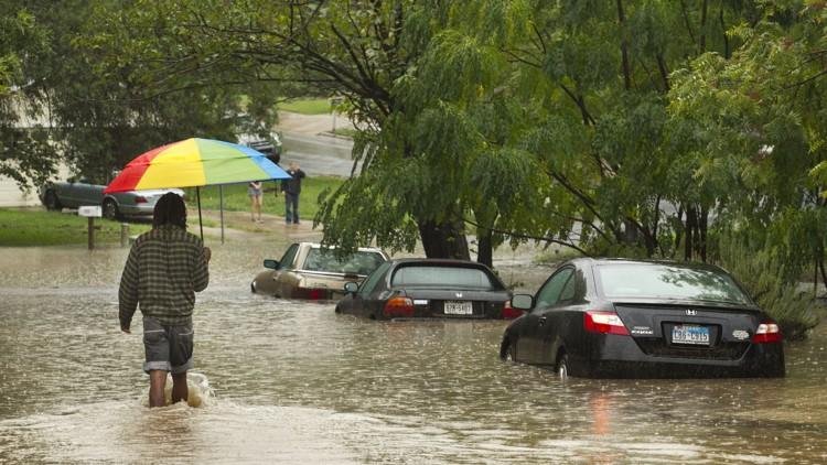 These are houses in Heartwood Dr that is located right next to Williamson Creek during the 2013 Halloween Flood.