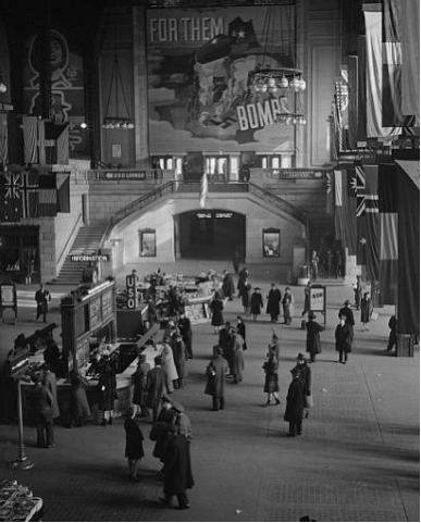 Historic Black and white photograph inside Chicago Union Station