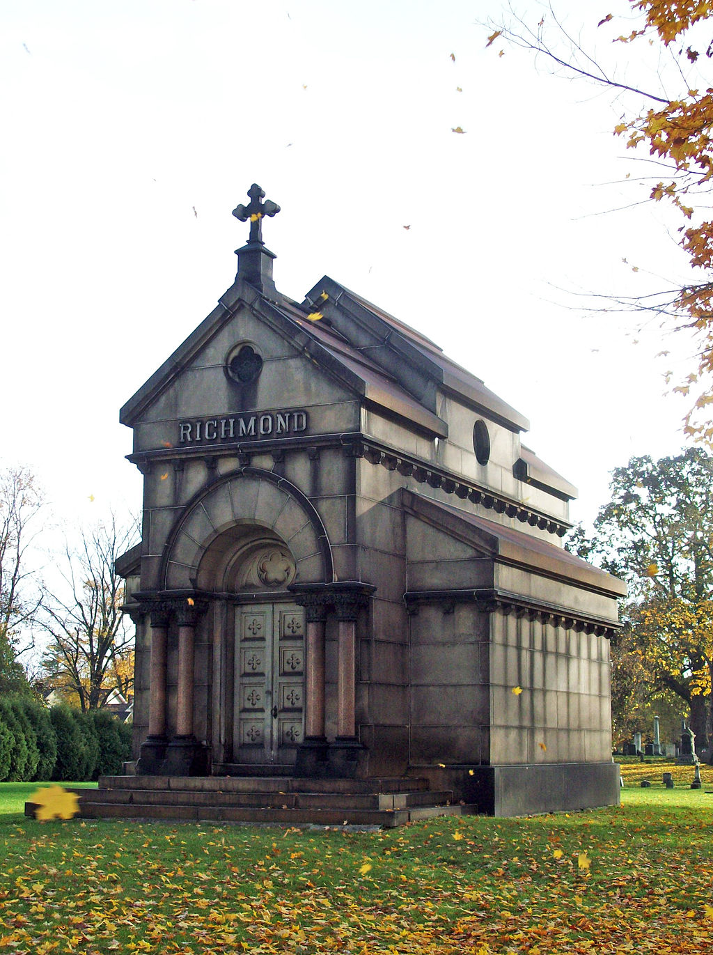 The Richmond Mausoleum is the largest structure in the cemetery.