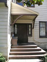 Entryway at 2726 Haste Street. This is the front entrance to the historic Bertha Newell house, which faces Haste Street. It was included within the historic landmark designation of the Piano Clubhouse by the City of Berkeley in 2005.