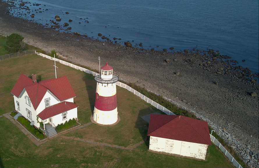 Stratford Point Lighthouse was built in 1822 and continues to operate as a navigational to ships.