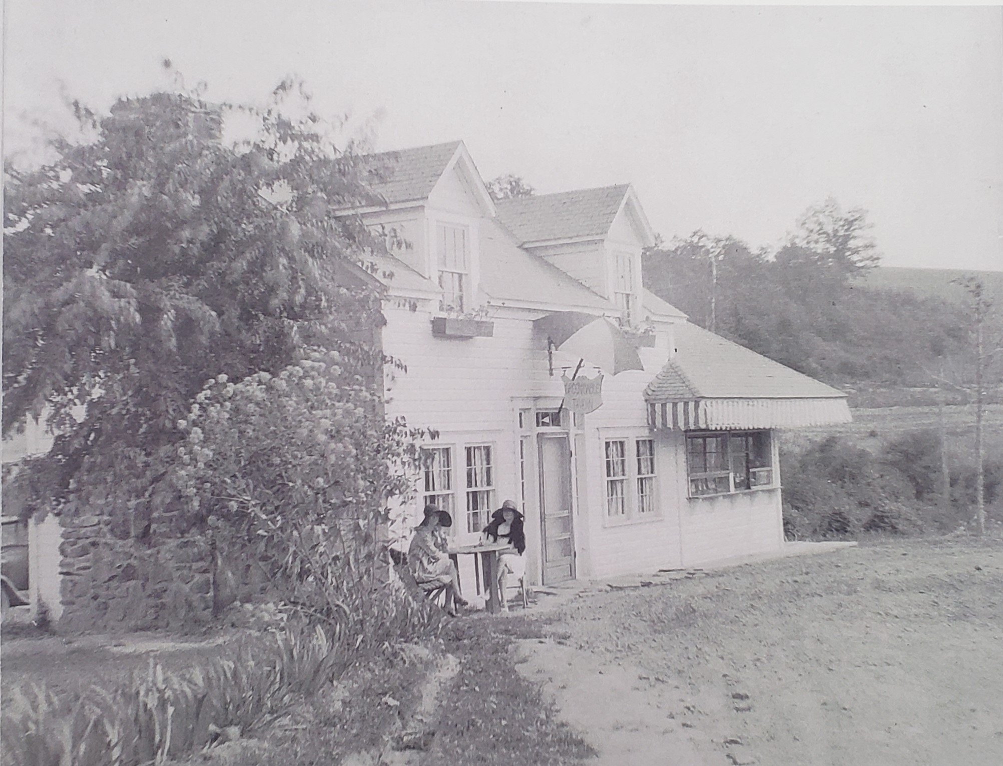 ‘Green Gables Tavern’ after the dining room was added to the stand after a successful first year. (Lincoln Highway Heritage Corridor Archives)