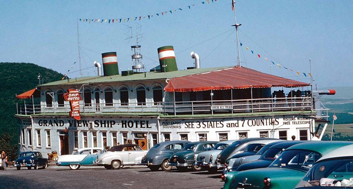The S.S. Grand View Ship Hotel in 1956. Photo by Bob Will.