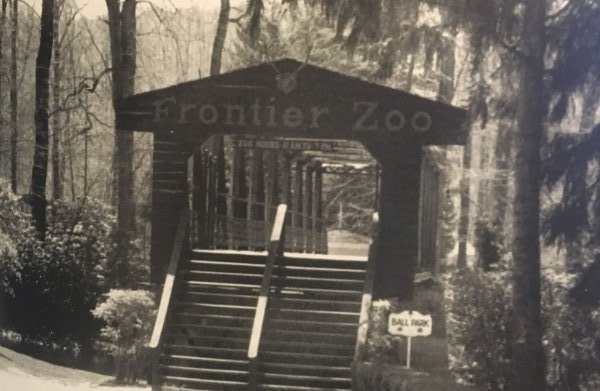 A zoo featuring animals such as raccoons, foxes, and porcupines was added to Idlewild's attractions in 1965. It later became the New Zoo Revue in 1985 and was later replaced by Racoon Lagoon in 1990.
"Croushore"