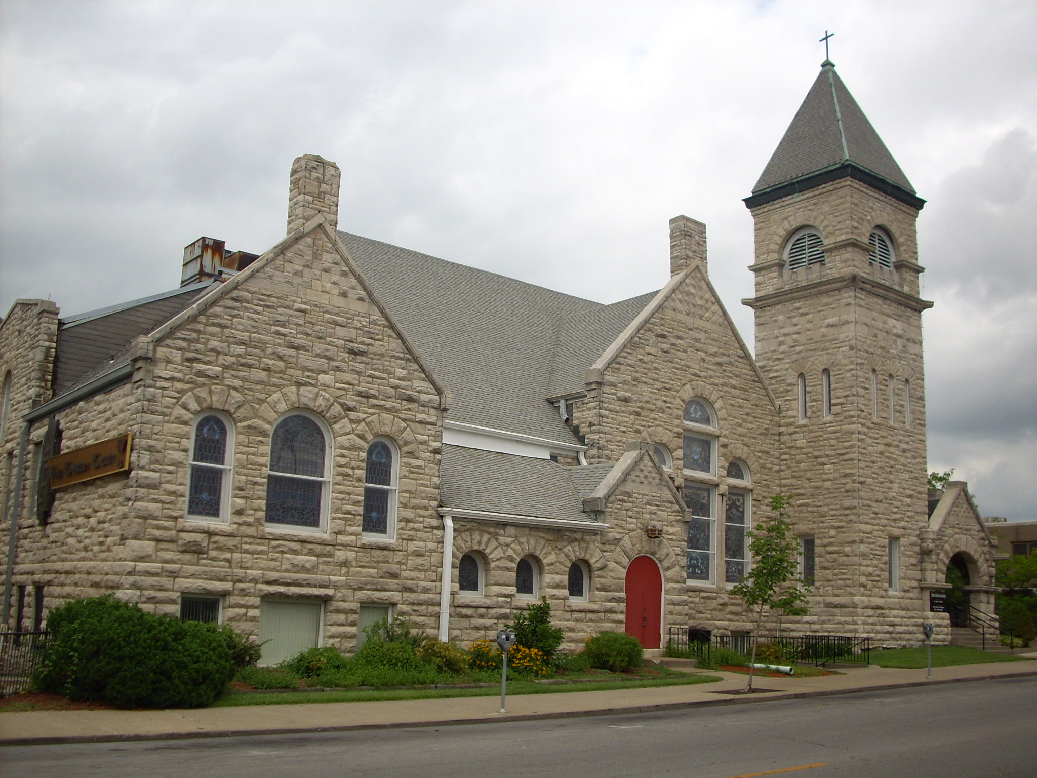 2009 photo of the First Christian Church of Columbia, Missouri.