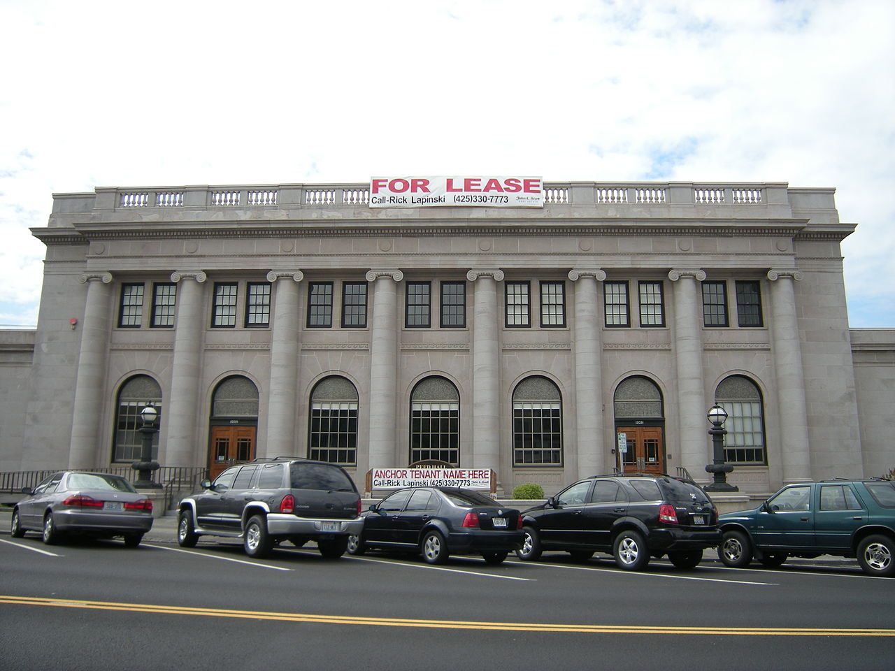The U.S. Post Office and Customshouse was built in 1917 and is an excellent example of Neoclassical architecture.