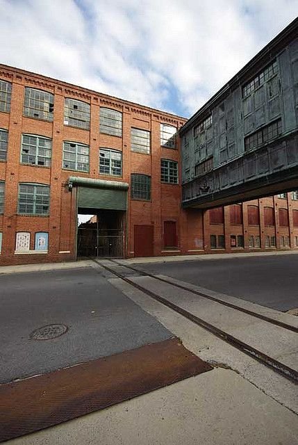 A current photograph of the Interwoven Mills building