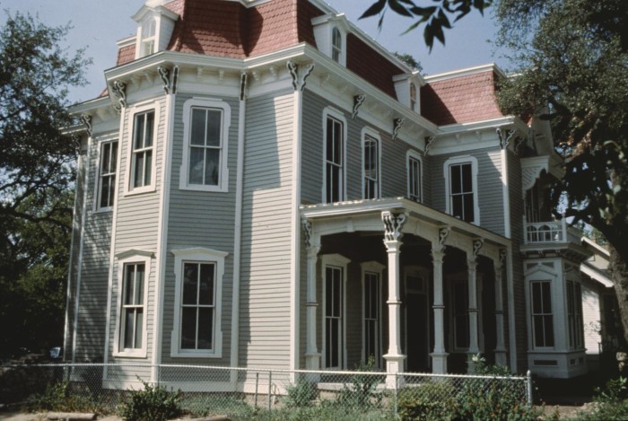Southeast view of the Robinson-Macken House in Austin Texas (1984 photo)