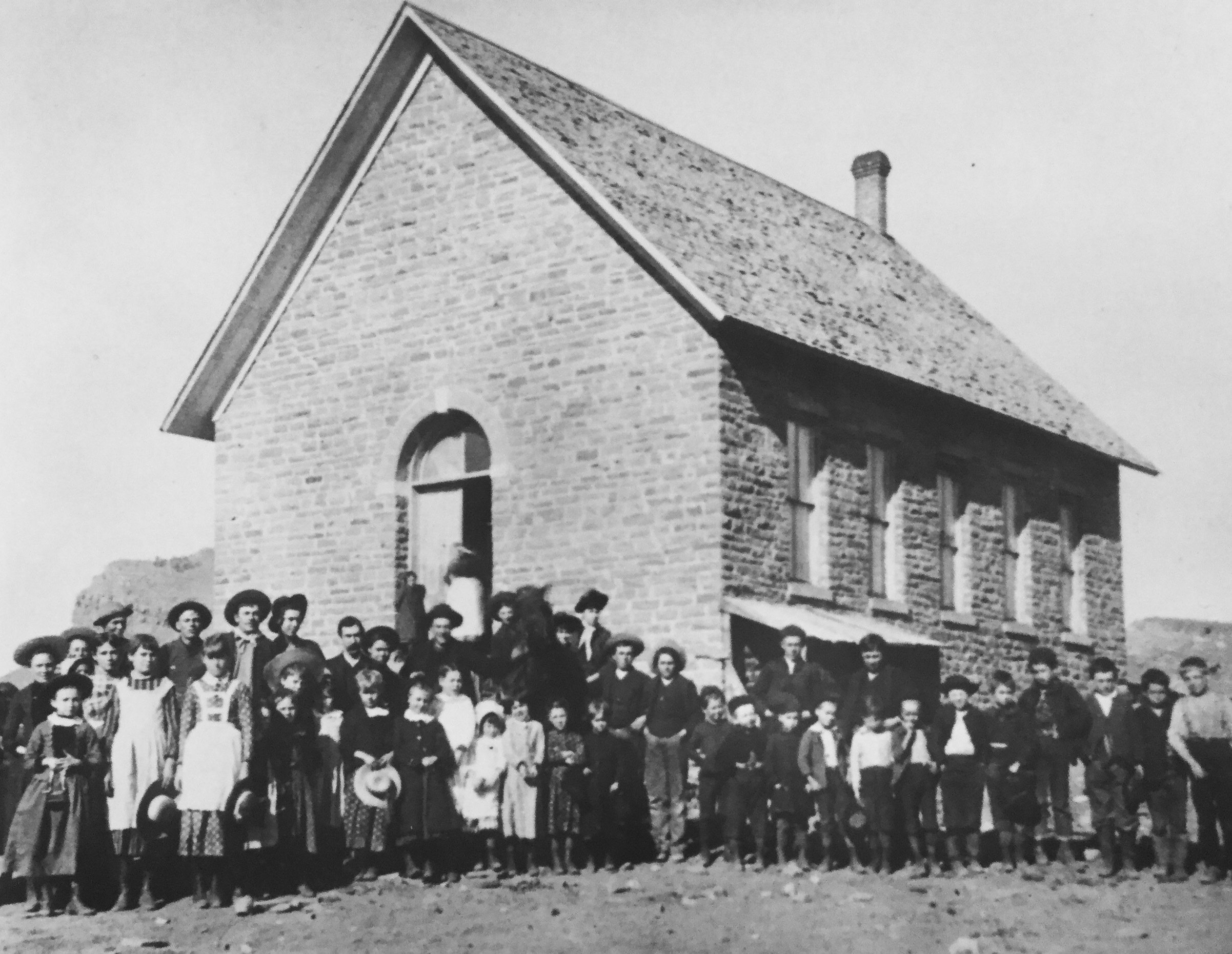 Photo of the schoolhouse in 1885.
Photo courtesy of Lyons Redstone Museum.