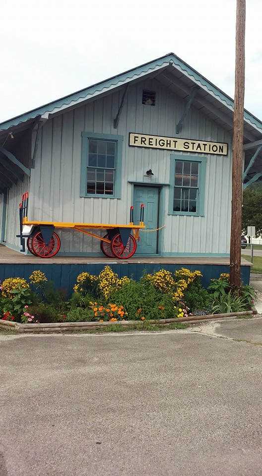 A side view of the museum.