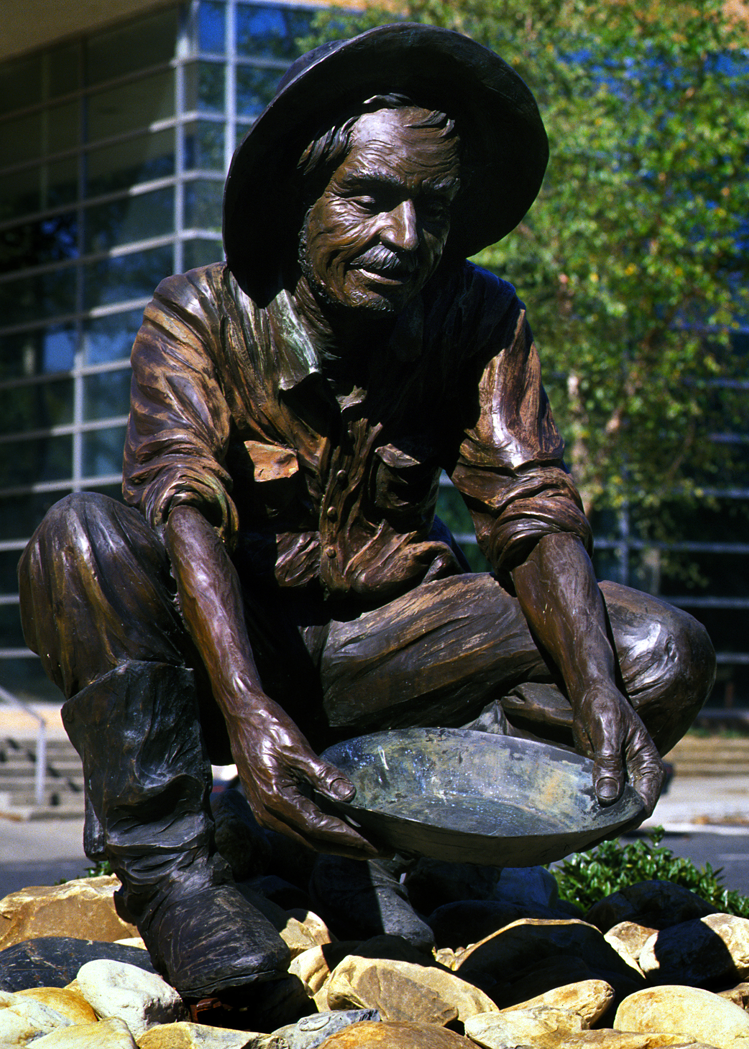 The 49er Miner statue at its original location, with the Reese Building in the background, 2006.