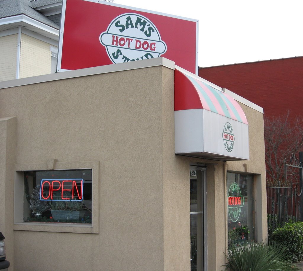 Former Sam's Hot Dogs on Eighth Street