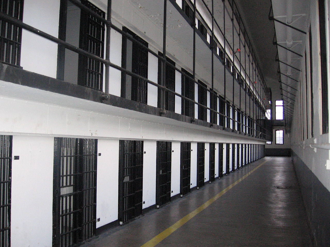 The main cell block has 400 inmate cells.