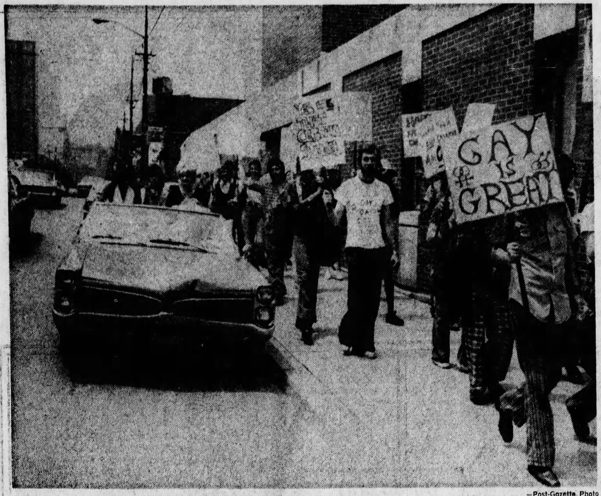 Pride marchers on Forbes Avenue heading toward Schenley Park.