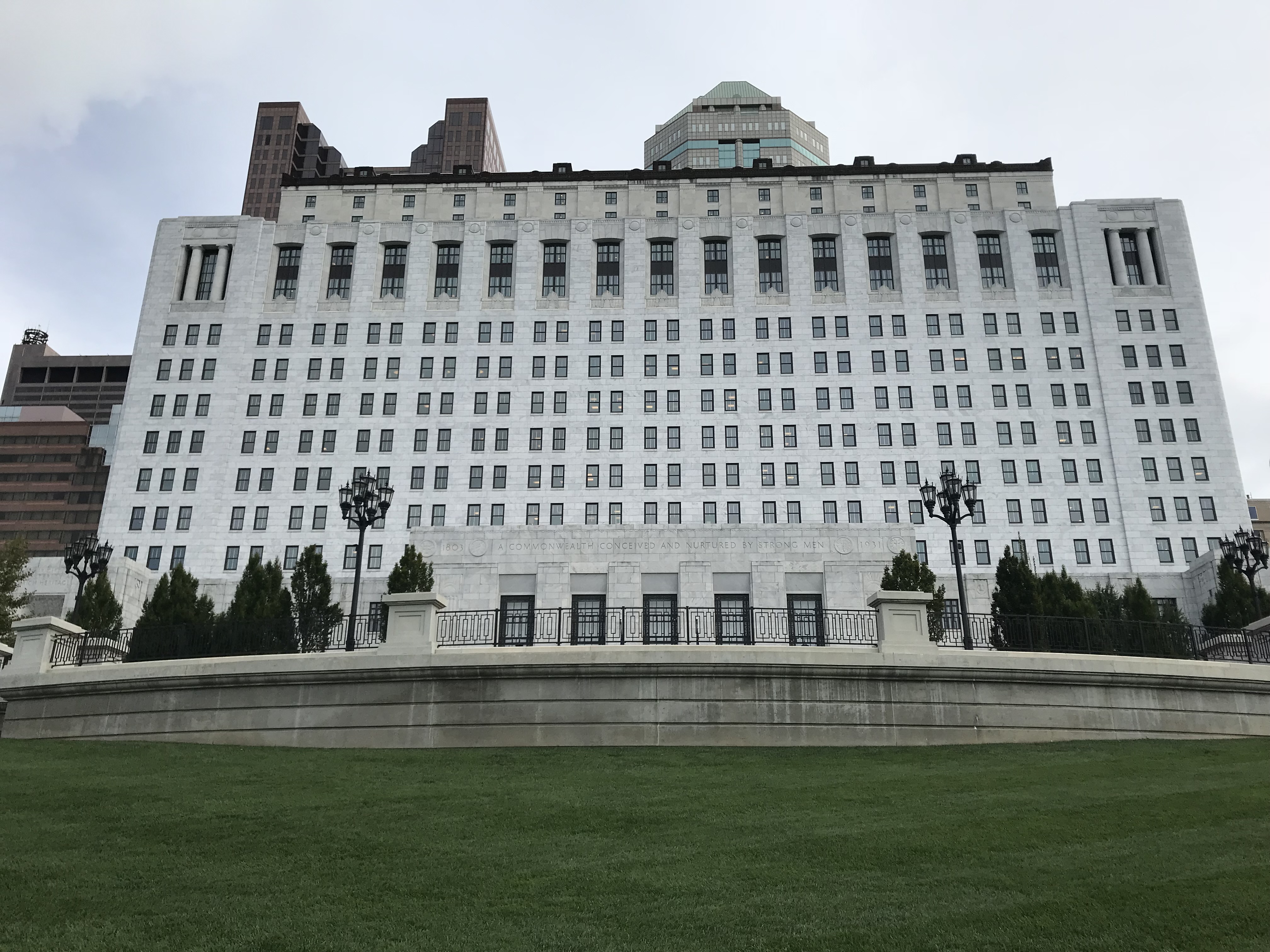The western facade of the building tells the story of Ohio as part of the Northwest Territory and subsequently as the 17th state of the union. Inscriptions and symbols illustrate six attributes of good citizenship.