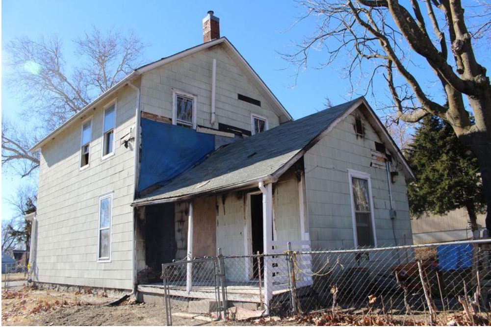 Jan. 2016 photo rear (north) and east side elevations, Giles House fire damage (Hunter, KSHS)