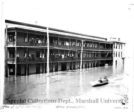 The Hotel Arthur during the 1913 flood 