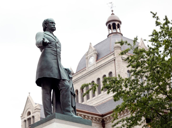 Breckinridge Statue at Cheapside - Clio