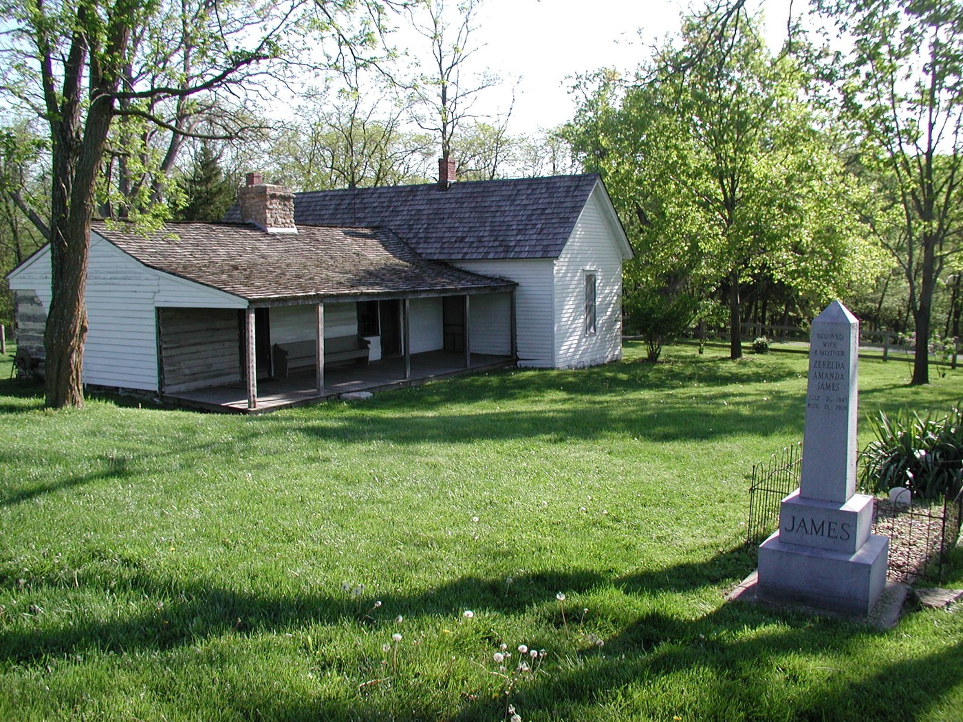 jesse james outlaw grave