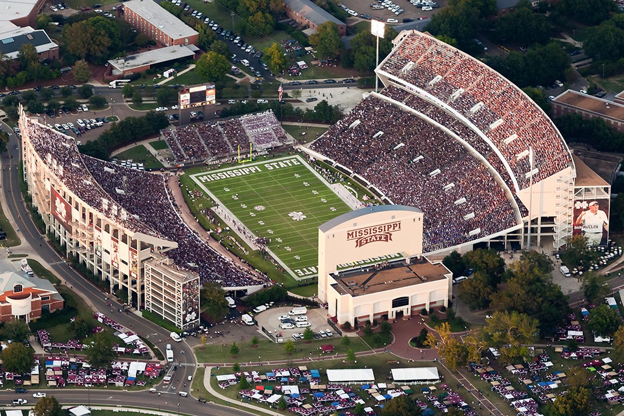 State stadium. Гарвард стадион. Университет LSU США стадион. Университет Пальметто стадион. Nanjing University стадион.