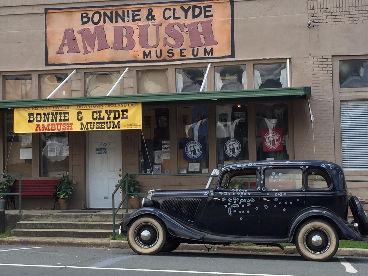 bonnie and clyde car bullet holes