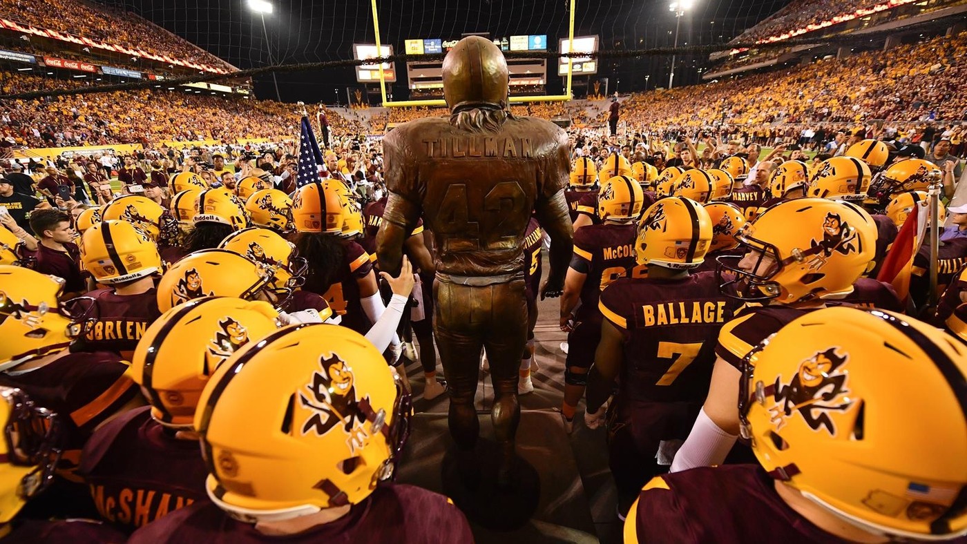 PHOTO: Pat Tillman portrait at the end of Arizona State's tunnel
