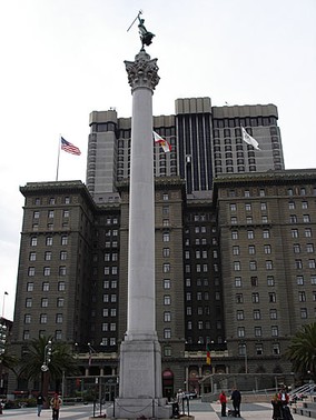 San Francisco - Union Square: Dewey Monument and St. Franc…