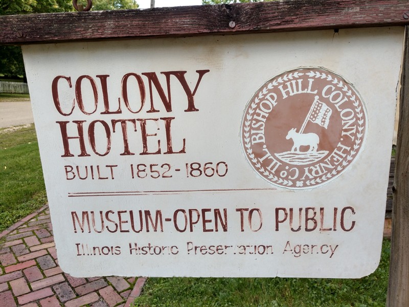 Colony Hotel Sign