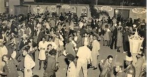 People gather at La Union Mari-Maceo in 1944