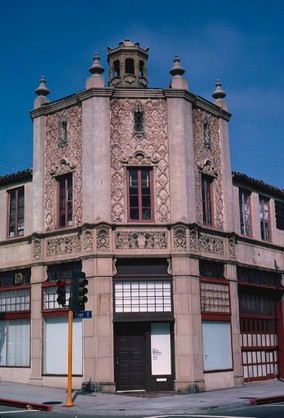 Sky, Window, Building, Plant