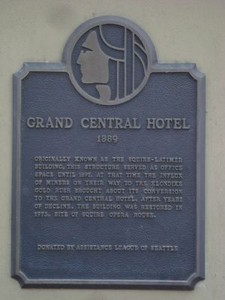 Photograph of the historical marker on the Grand Central Hotel.