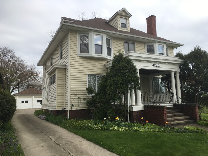 3122 West Blvd. This Colonial Revival Style house was built in 1911 and designed by prominent Cleveland architect, William Hirsch. The original owner/occupants were Fred J. Dambach, a manager at a provision company, his wife—Eva, and their three children. 