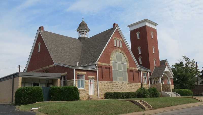 First Presbyterian Church was built in 1892 and is fine example of Richardsonian Romanesque architecture.