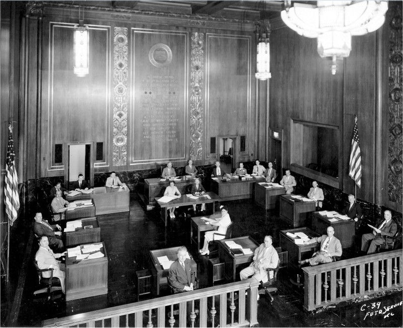 An image showing a Council session held in the late 1930s.