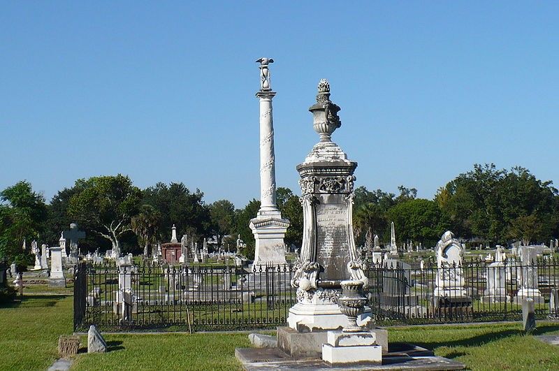 A picture of the Magnolia Cemetery in 2007.