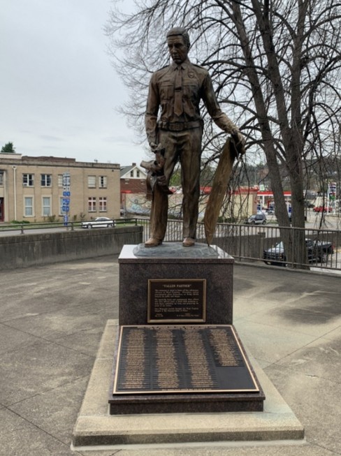 Sculpture, Landmark, Bronze sculpture, Memorial