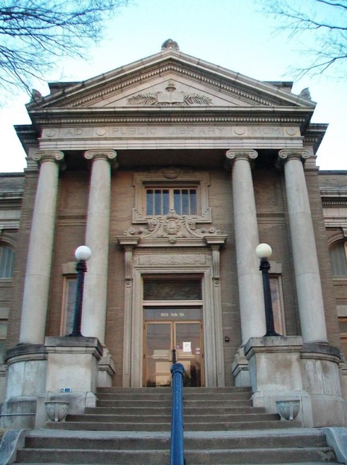 2014 photograph of main entrance to the former Leavenworth Public Library (Fischer)