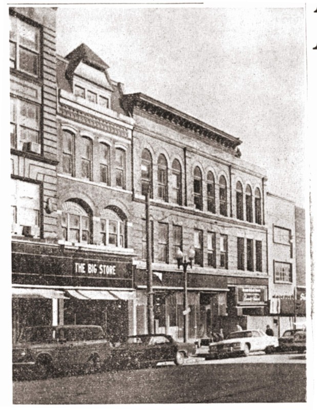 Building, Photograph, Rectangle, Car