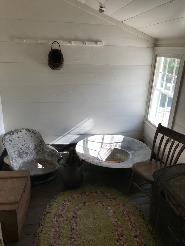 Second Dressing Room and Hat Tub